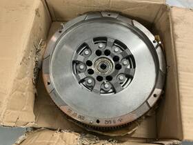 A6420300705 Mercedes-benz Genuine New 09-18 Mbenz Sprinter Van Dual Mass Flywheel Assembly
